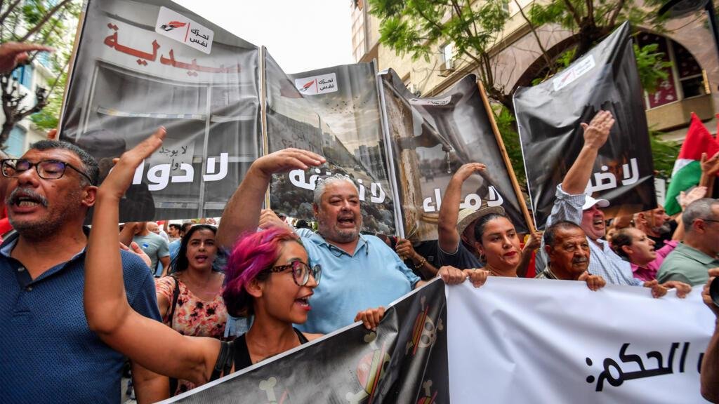 تونس: احتجاجات ضد السلطة وتردي الظروف المعيشة بالتزامن مع موجة حر وانقطاع المياه والكهرباء