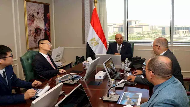 الكهرباء تبحث مع "هواوي" مستجدات مشروع تصنيع بطاريات التخزين محليًا