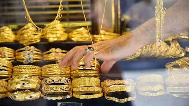 سعر الذهب اليوم في ينخفض مع بداية تعاملات السبت