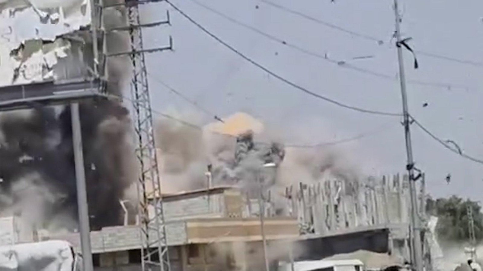 Heavy Israeli air strike hits warehouse in central Gaza