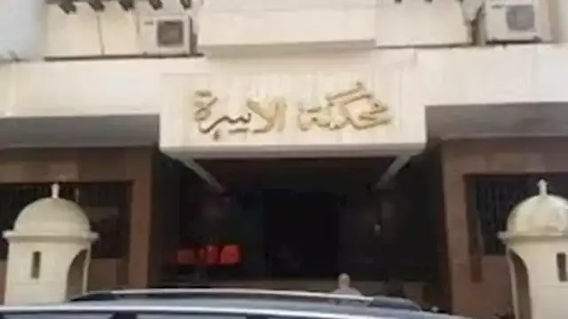 "بيصورني ويفرج مراته الأولى ويقولها تعمل زيي".. "نسرين" تطلب الخلع بعد شهرين زواج