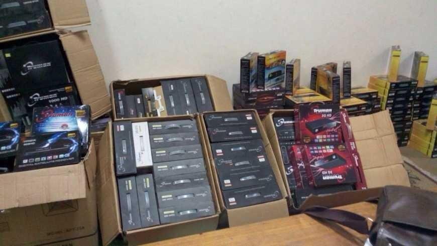 ضبط مالك محل بالجيزة يبيع أجهزة ريسيفر غير مصرح بتداولها بالأسواق