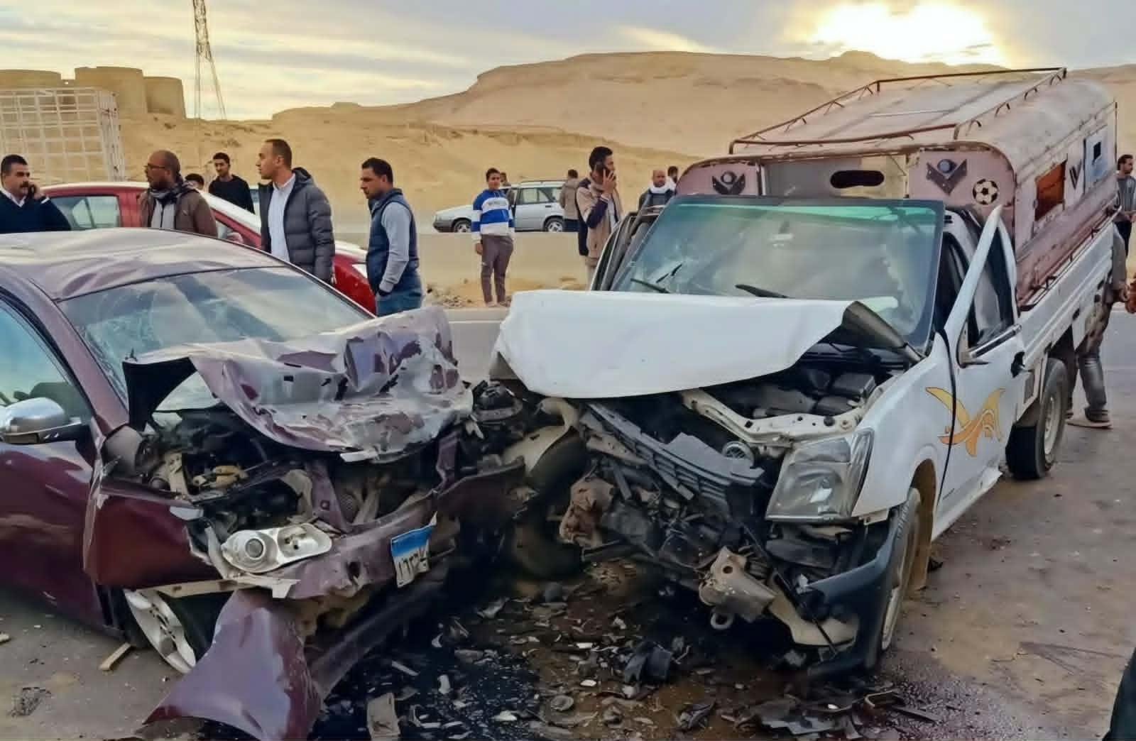 مصرع شخصين وإصابة 4 آخرين في تصادم سيارتين بمدينة السادات