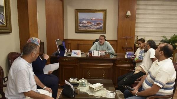 محافظ بورسعيد: صرف دعم مالي عاجل لمواطن.. والتنسيق مع هيئة الرعاية الصحية لإجراء العملية الجراحية