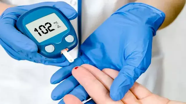 حيلة الـ 10 دقائق لمرضى السكري.. هل تناول السلطة قبل الخبز يساعد في ضبط سكر الدم؟