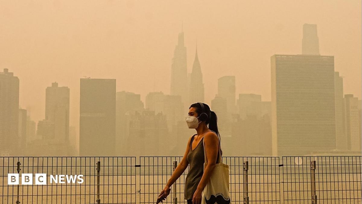 Trump threatens new Canada tariffs over fires sending 'filthy' air into US cities