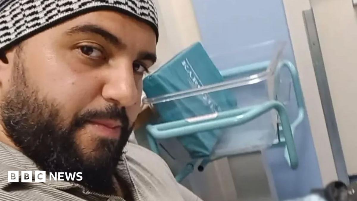 Police failed to check Manchester synagogue attacker's phones despite arresting him twice