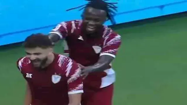 طبق الأصل.. هدف نجل أبوتريكة يعيد ذكرى عمرها 19 عامًا لوالده (فيديو)