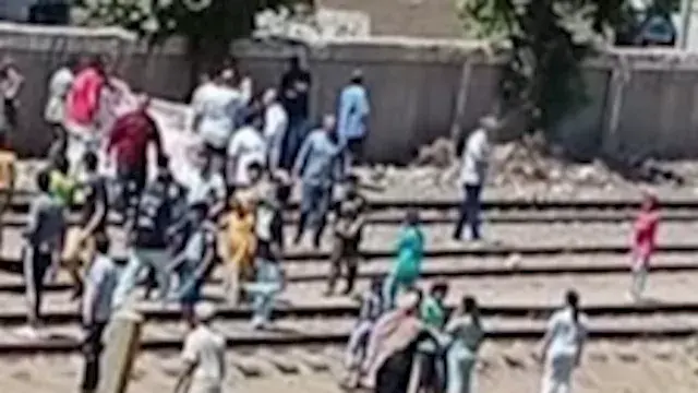 دموع ووداع مؤثر.. المئات يشيعون جثمان شاب توفي فجأة أثناء عمله بالمنوفية